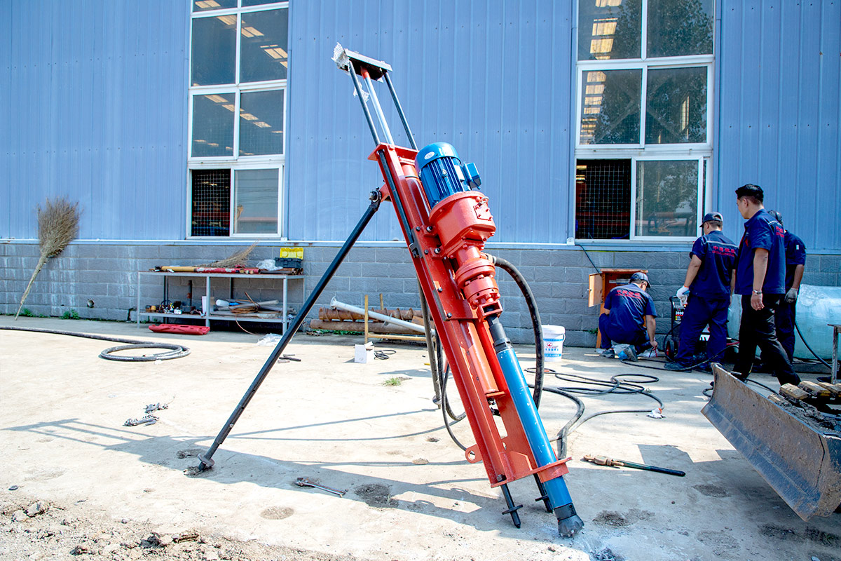 /uploads/product/dth-drilling-rig/YQ-portable-type/02.jpg