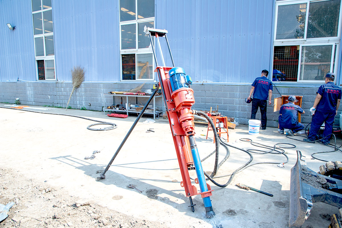 /uploads/product/dth-drilling-rig/YQ-portable-type/06.jpg
